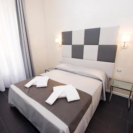 Grey&white Πανσιόν 4*