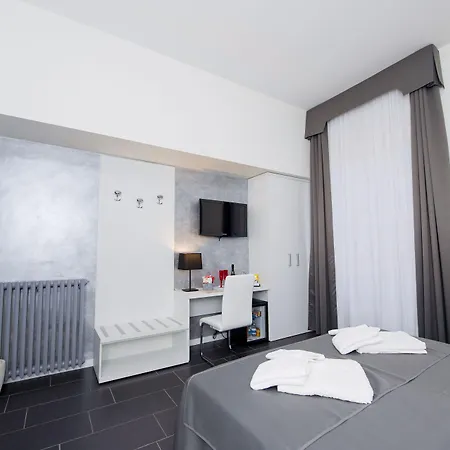 Grey&white Πανσιόν 4*