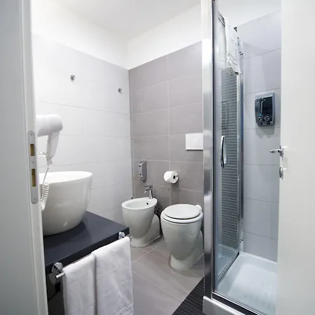 Grey&white Πανσιόν 4*