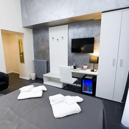 בית הארחה Grey&white