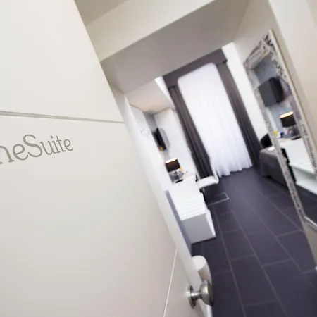 בית הארחה Grey&white