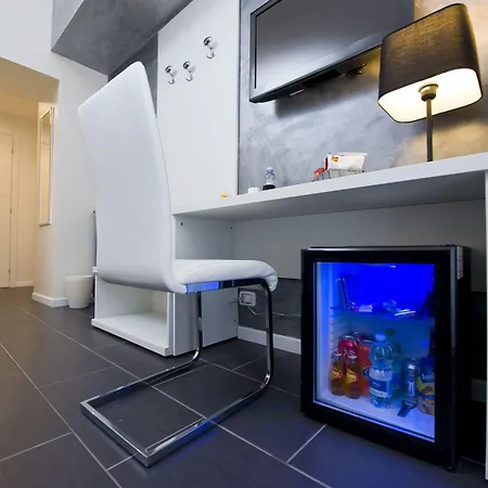 Grey&white בית הארחה